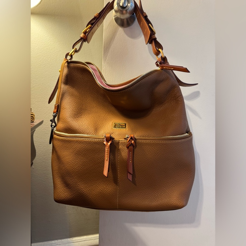 New without tags large Dooney and Bourke Tote.